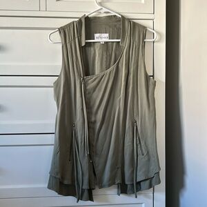 Olive + Oak green vest. Size Small.